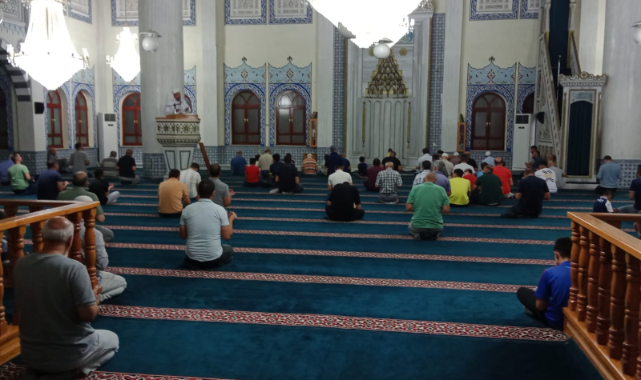 Mevlid Kandili Nedeniyle Eşme Çarşı Camiinde Program Düzenlendi