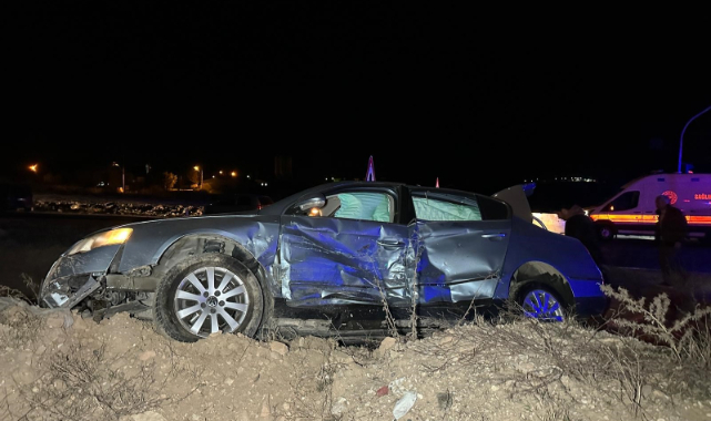 Uşak'ta iki araç çarpıştı: 1'i bebek 10 yaralı