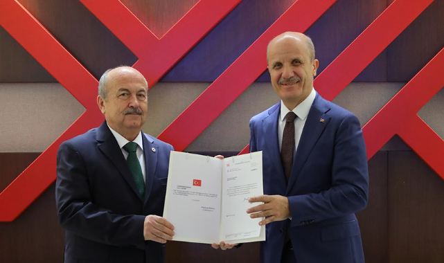 Rektör Prof. Dr. Ahmet Demir, Rektörlük Mazbatasını Aldı