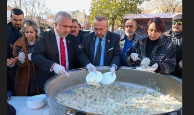Uşak’ta, Merhume Belediye Başkanı Gülşah Durbay için pilav hayrı