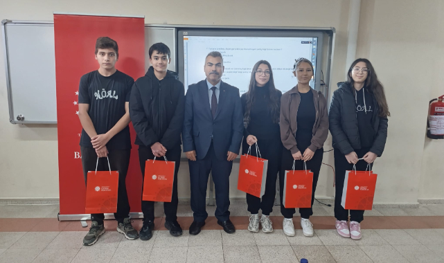 Uşak’ta Öğrencilere Dijital Okuryazarlık ve Dezenformasyonla Mücadele Eğitimi