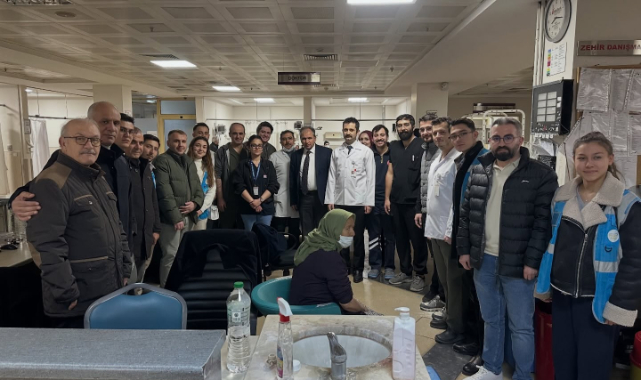 AK Parti Uşak Milletvekili İsmail Güneş’ten Yeni Yıl Öncesi Sağlık ve Emniyet Personeline Ziyaret