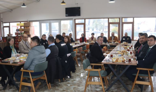 Eşme’de İlçe Emniyet Müdürü Sezgin Akdağ’a veda programı
