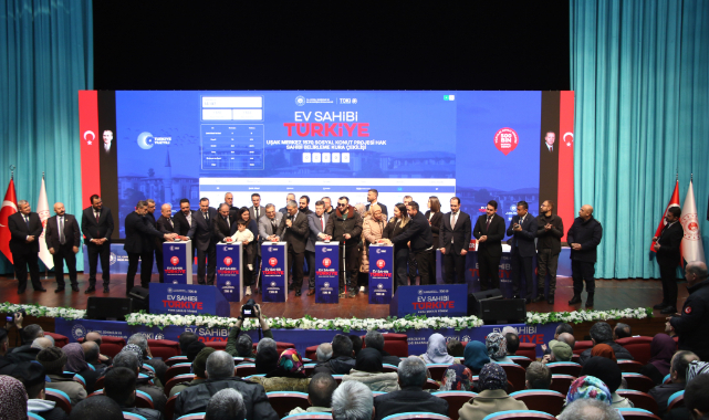Uşak'ta 'Yüzyılın Konut Projesi'nin kuraları çekildi