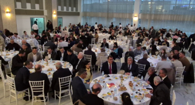 Uşak Kent Konseyi tarafından düzenlenen iftar programında sivil toplum kuruluşlarının temsilcileri ve çok sayıda Uşaklı bir araya geldi.