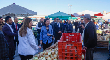 BAŞKAN VEKİLİ AV. HATİCE TEREKECİ ÖZKAN PAZAR YERİNİ ZİYARET ETTİ..