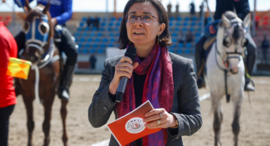 Belediye Başkanvekili Av. Hatice Terekeci Özkan, Geleneksel Atlı Cirit Turnuvası sezon açılış programına katıldı.