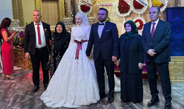 UŞAK İL DEFTERDARI YÜKSEL ERTEKİN'İN MUTLU GÜNÜ. DEFTERDAR YÜKSEL ERTEKİN OĞLUNU EVLENDİRDİ..