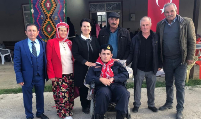 Eşme’de Engelli Genç İçin Temsili Asker Eğlencesi Düzenlendi