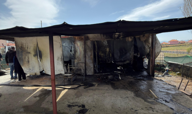 EŞME’DE YEDİEMİN DEPOSUNDA YANGIN 