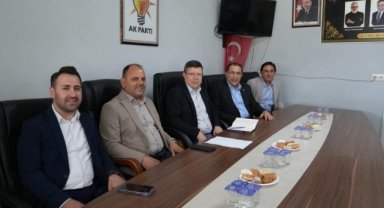 Selendi AK Parti'de mahalle başkanları toplandı