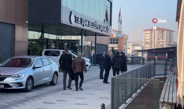 Uşak Belediyesi’ne yönelik rüşvet soruşturmasında gözaltına alınan 28 şüpheli İstanbul’a getirildi