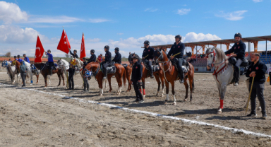 Uşak Belediyesi'nin düzenlediği 11. Geleneksel Atlı Cirit Turnuvası bu gün başladı.. . Nisan ve mayıs ayına yayılan maç programı tarih ve saatleriyle açıklandı.