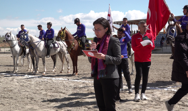 Uşak Belediyesi tarafından düzenlenen 11. Geleneksel Atlı Cirit Turnuvası gerçekleştirildi.