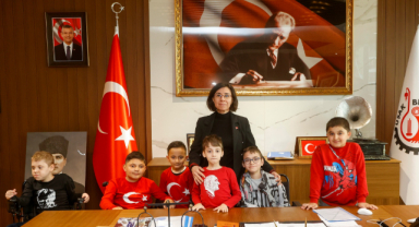 Uşak’ta 23 Nisan Geleneği: Belediye Başkanlık Koltuğu Çocuklara Devredildi