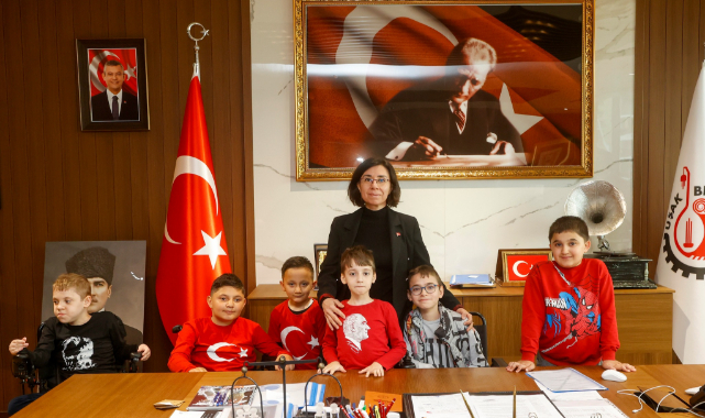 Uşak’ta 23 Nisan Geleneği: Belediye Başkanlık Koltuğu Çocuklara Devredildi