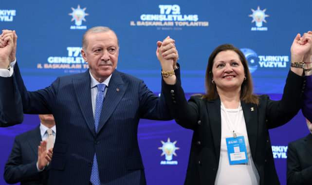 Afyonkarahisar Belediye Başkanı Burcu Köksal AK Parti'ye katıldı