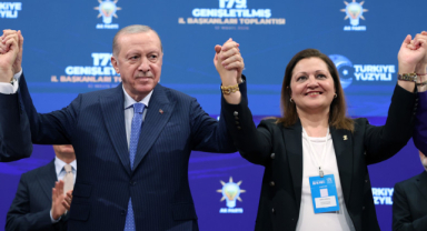 Afyonkarahisar Belediye Başkanı Burcu Köksal AK Parti'ye katıldı