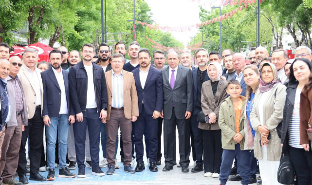 AK PARTİ TEŞKİLATI İSMETPAŞA CADDESİ'NDE ESNAFLA BAYRAMLAŞTI