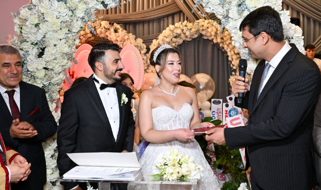 Egem TV Ailesinin Mutlu Günü, Yeni Çiftler Umut İbrahim Demiröz ve Hande Gündüz, 15 Kişilik Nikah Şahidi ile Uşak'ta bir ilke daha tanık oldu.