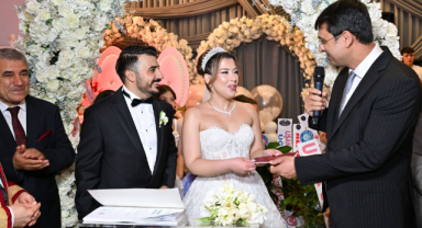 Egem TV Ailesinin Mutlu Günü, Yeni Çiftler Umut İbrahim Demiröz ve Hande Gündüz, 15 Kişilik Nikah Şahidi ile Uşak'ta bir ilke daha tanık oldu.