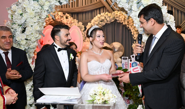 Egem TV Ailesinin Mutlu Günü, Yeni Çiftler Umut İbrahim Demiröz ve Hande Gündüz, 15 Kişilik Nikah Şahidi ile Uşak'ta bir ilke daha tanık oldu.