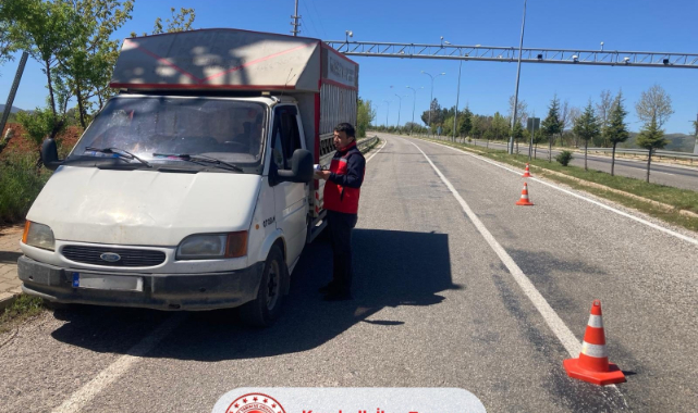 Karahallı’da Kurban Bayramı Öncesi Hayvan Sevk Denetimleri Sürüyor