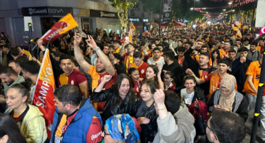 Şampiyonluğu garantileyen sarı-kırmızılılar Uşak'ta şampiyonluk coşkusu yaşadı