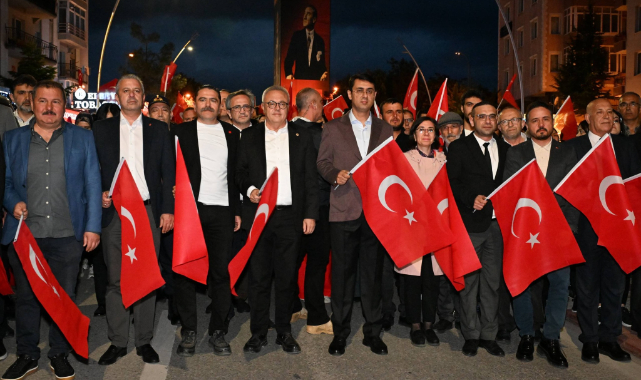 UŞAK'TA 19 MAYIS COŞKUSU: GENÇLİK YÜRÜYÜŞÜNE YOĞUN KATILIM