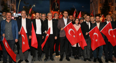 UŞAK'TA 19 MAYIS COŞKUSU: GENÇLİK YÜRÜYÜŞÜNE YOĞUN KATILIM