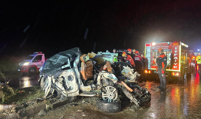 Uşak’ta 7 aracın karıştığı zincirleme kaza: 4 ölü 17 yaralı