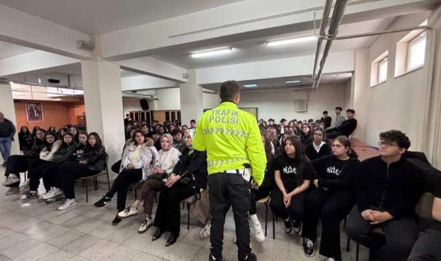 UŞAK’TA KARAYOLU TRAFİK HAFTASI KAPSAMINDA FARKINDALIK ETKİNLİKLERİ DÜZENLENDİ