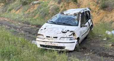 Uşak’ta otomobil şarampole devrildi: 3 yaralı