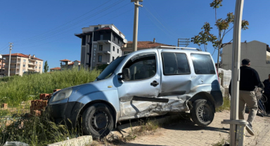 Uşak’ta park halindeki araca çarpan otomobil kazaya neden oldu: 4 yaralı