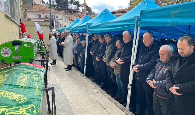 Uşak’taki kazada hayatını kaybeden 4 kişilik aile toprağa verildi