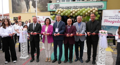 Uşak Turhan Akçay Bilim ve Sanat Merkezi'nde TÜBİTAK Bilim Fuarı Düzenlendi