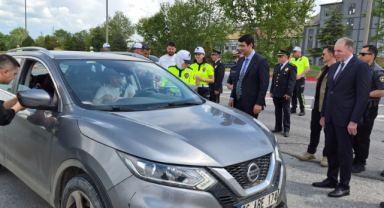 Uşak Valisi Serdar Kartal, Kurban Bayramı Dolayısıyla İl Emniyet Müdürlüğü Şehit Abdullah Bıyık Uygulama Noktası'nı Ziyaret Etti