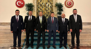 UŞAKLI BELEDİYE BAŞKANLARINDAN BAKAN BAYRAKTAR’A ZİYARET