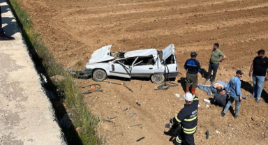 Gediz’de otomobil tarlaya uçtu, 2 yaralı
