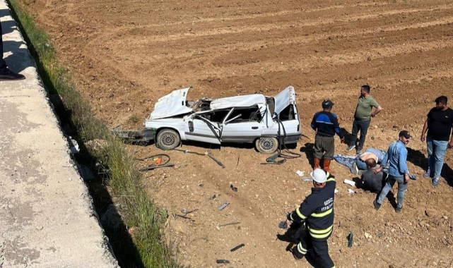 Gediz’de otomobil tarlaya uçtu, 2 yaralı
