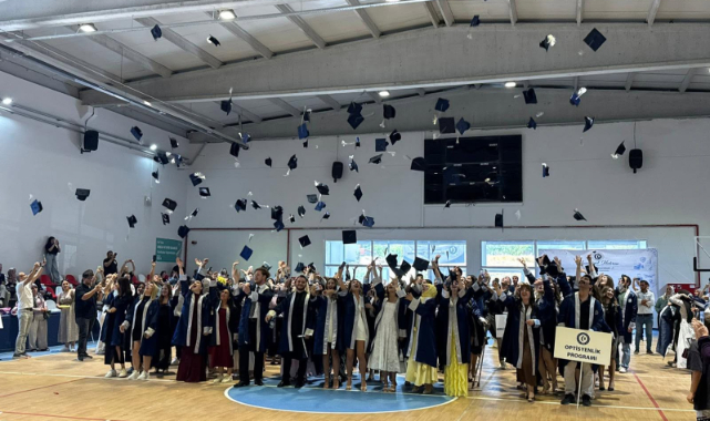 Ulubey MYO'da Mezuniyet Coşkusu