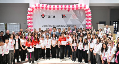 UŞAK’TA BİLİM ŞÖLENİ: 21 OKULDAN 105 PROJE ZİYARETÇİLERLE BULUŞTU
