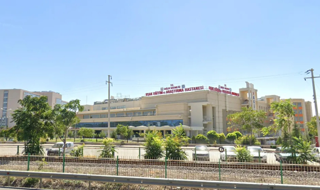 Uşak’ta emisyon ölçümü yaptığı fabrikanın çatısından düşen tekniker ağır yaralandı