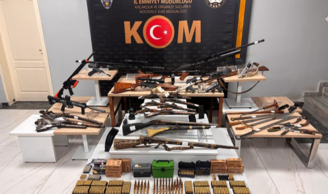 Uşak’ta Silah Ticareti Operasyonu: Çok Sayıda Antika ve Ruhsatsız Silah Ele Geçirildi