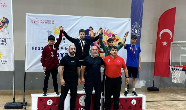 Yunusemreli güreşçilerden Uşak'tan 3 madalya