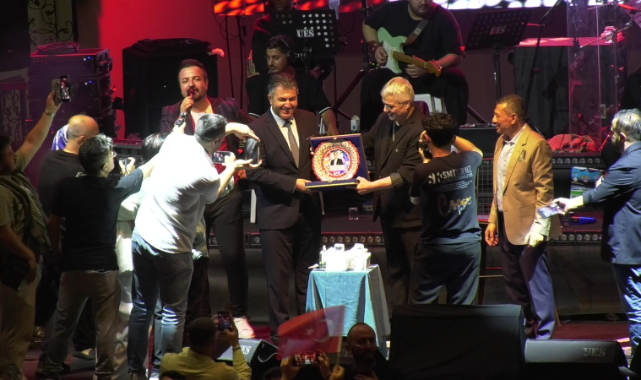 22. GEDİZ TARHANA FESTİVALİ’NDE CENGİZ KURTOĞLU, FESTİVALE KATILANLARA UNUTULMAZ BİR GECE YAŞATTI
