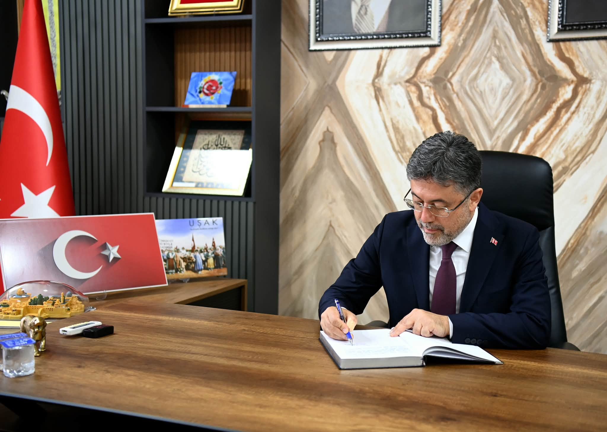 Tarım ve Orman Bakanı Yumaklı, AK Parti Uşak İl Başkanlığı'nı Ziyaret Etti