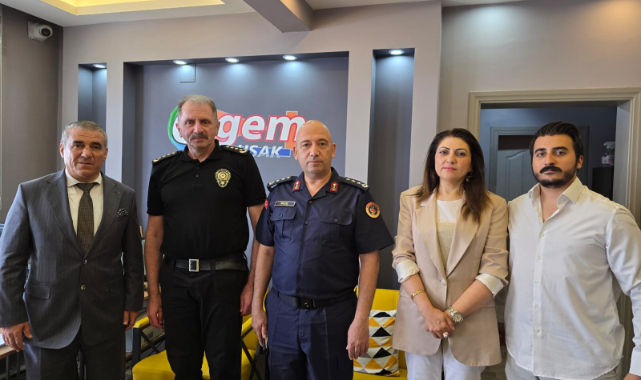 Uşak İl Emniyet Müdürü Taner Çiftçi ile İl Jandarma Komutanı Jandarma Albay Özgür Kılıç, Egem TV'yi ziyaret etti.