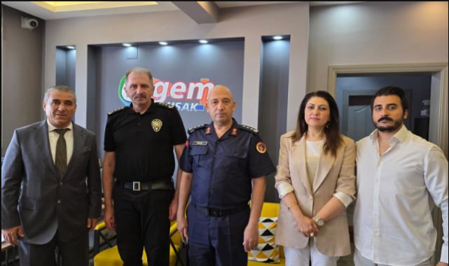 Uşak İl Emniyet Müdürü Taner Çiftçi ile İl Jandarma Komutanı Jandarma Albay Özgür Kılıç, Egem TV'yi ziyaret etti.
