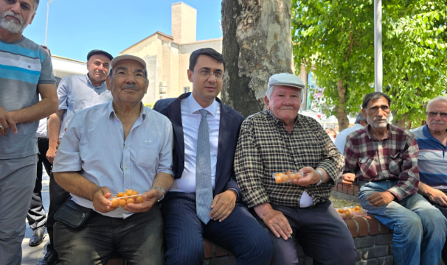 UŞAK'TA 15 TEMMUZ RUHU ULU CAMİİ DE YENİDEN CANLANDI: ŞEHİTLER İÇİN DUALAR EDİLDİ, VATANDAŞLARA LOKMA İKRAM EDİLDİ